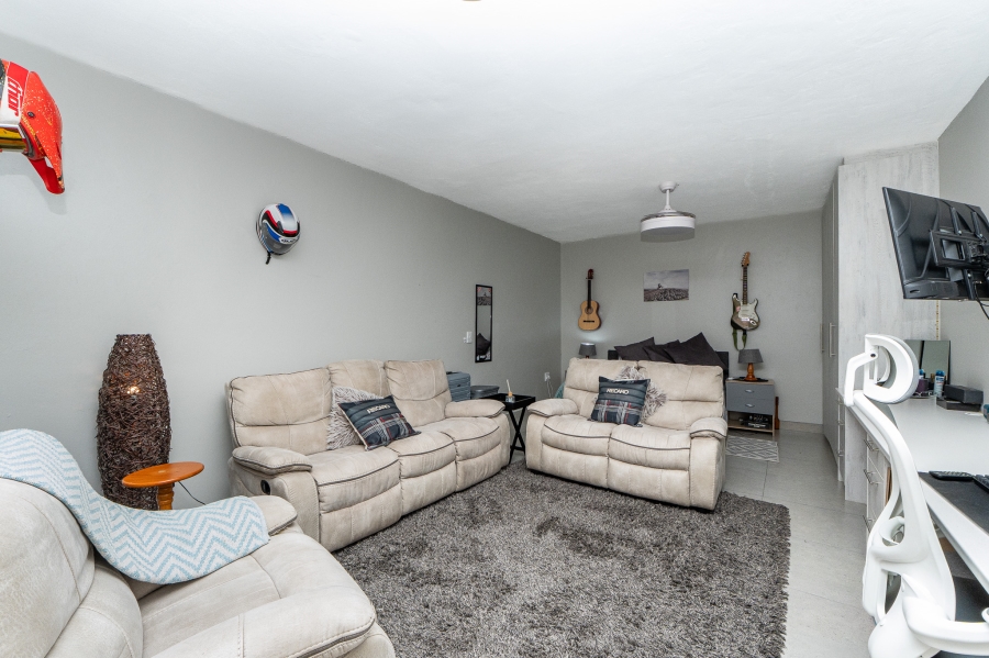 5 Bedroom Property for Sale in Myburgh Park Western Cape